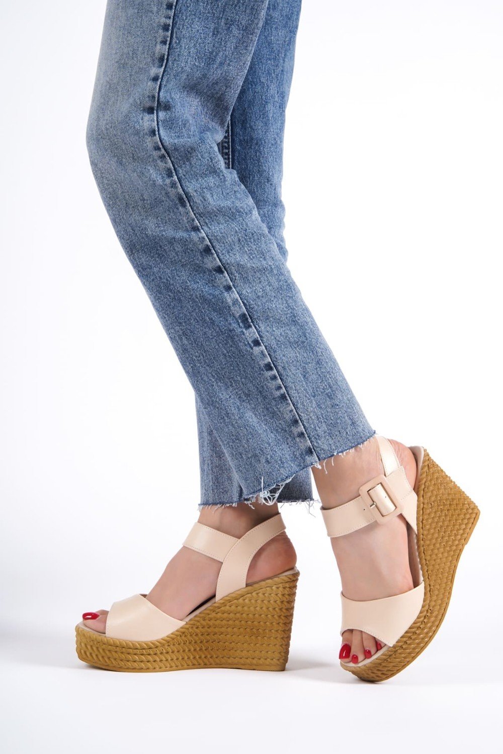 PERLA Tokalı Lastikli Dolgu Topuklu Ortopedik Taban Hasır Görünümlü Kadın Sandalet CKT - Ten PERLA Tokalı Lastikli Dolgu Topuklu Ortopedik Taban Hasır Görünümlü Kadın Sandalet CKT - Ten