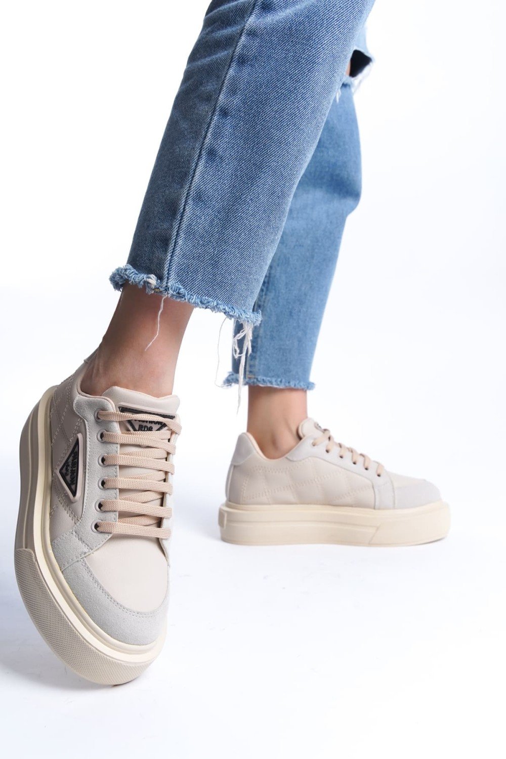 PRAG Bağcıklı Ortopedik Taban Desenli Kadın Sneaker Spor Ayakkabı CKT - Krem PRAG Bağcıklı Ortopedik Taban Desenli Kadın Sneaker Spor Ayakkabı CKT - Krem