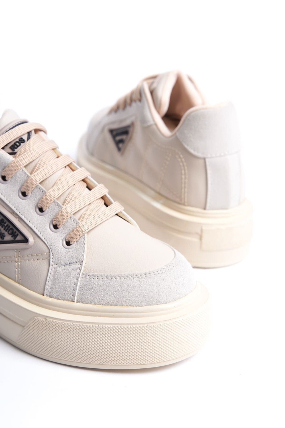 PRAG Bağcıklı Ortopedik Taban Desenli Kadın Sneaker Spor Ayakkabı CKT - Krem PRAG Bağcıklı Ortopedik Taban Desenli Kadın Sneaker Spor Ayakkabı CKT - Krem