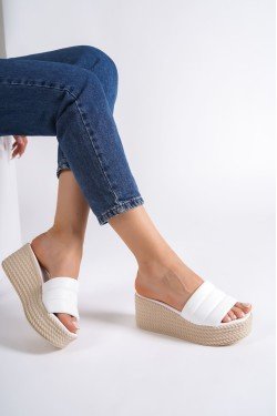 REINA Dolgu Topuklu Ortopedik Taban Hasır Görünümlü Kadın Terlik CKT - Beyaz REINA Dolgu Topuklu Ortopedik Taban Hasır Görünümlü Kadın Terlik CKT - Beyaz