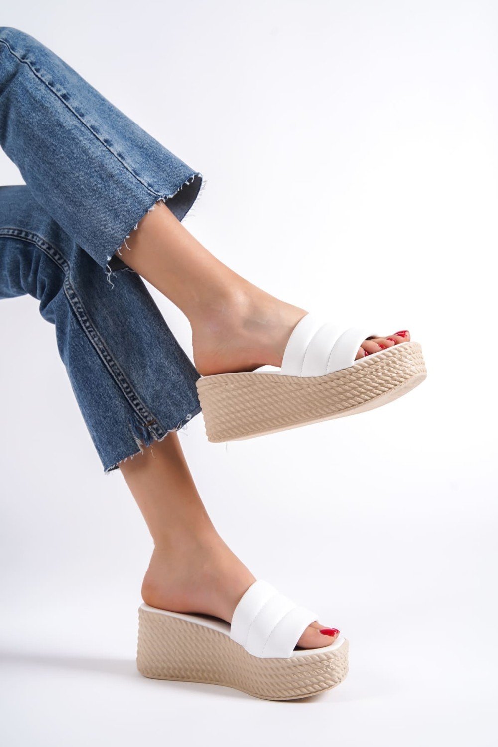 REINA Dolgu Topuklu Ortopedik Taban Hasır Görünümlü Kadın Terlik CKT - Beyaz REINA Dolgu Topuklu Ortopedik Taban Hasır Görünümlü Kadın Terlik CKT - Beyaz