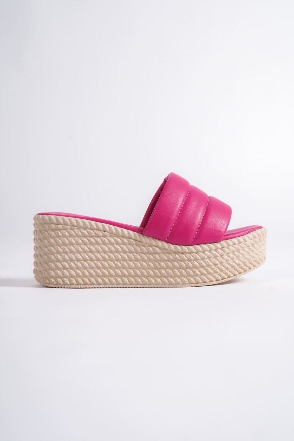 REINA Dolgu Topuklu Ortopedik Taban Hasır Görünümlü Kadın Terlik CKT - Fuşya