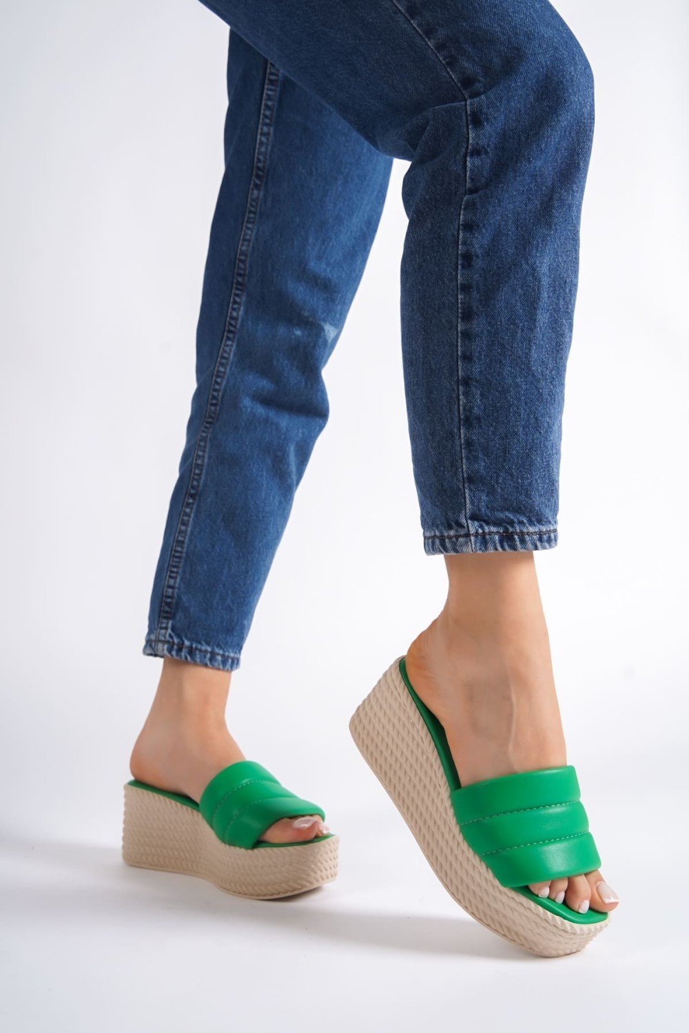 REINA Dolgu Topuklu Ortopedik Taban Hasır Görünümlü Kadın Terlik CKT - Yeşil REINA Dolgu Topuklu Ortopedik Taban Hasır Görünümlü Kadın Terlik CKT - Yeşil