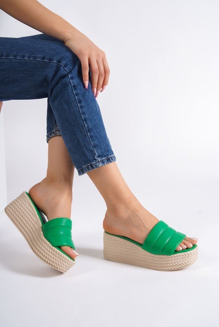 REINA Dolgu Topuklu Ortopedik Taban Hasır Görünümlü Kadın Terlik CKT - Yeşil