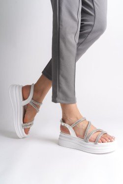 RILEY İnce Tokalı Taşlı Şeritli Ortopedik Taban Kadın Sandalet CBT - Beyaz RILEY İnce Tokalı Taşlı Şeritli Ortopedik Taban Kadın Sandalet CBT - Beyaz