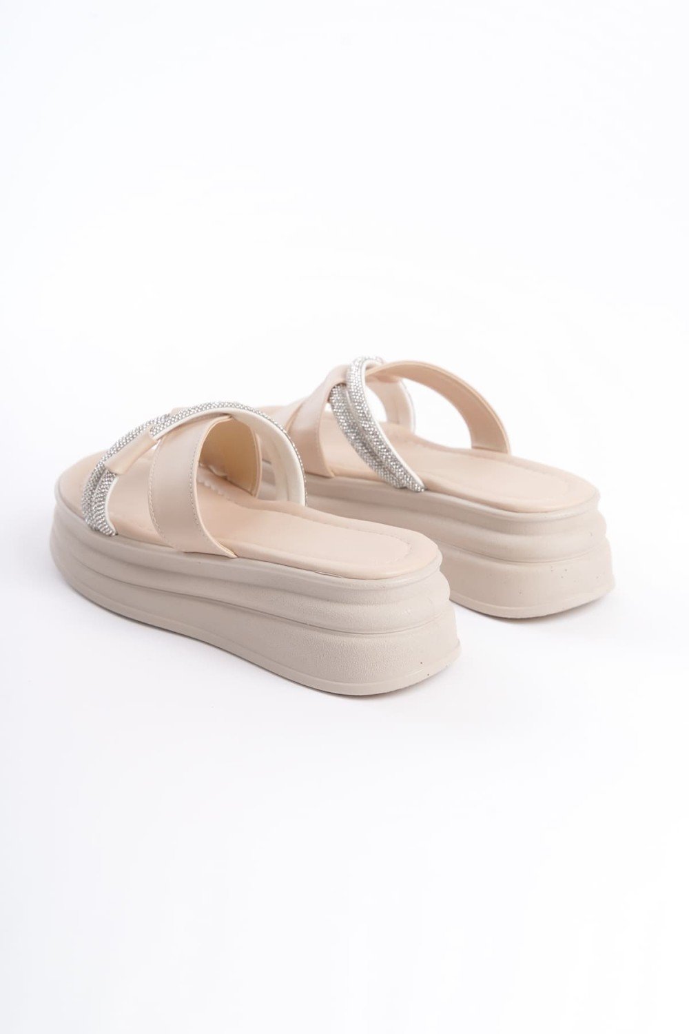 RUBY Düz Topuklu Taşlı Çapraz Şeritli Kalın ve Ortopedik Taban Kadın Terlik CKT - Krem RUBY Düz Topuklu Taşlı Çapraz Şeritli Kalın ve Ortopedik Taban Kadın Terlik CKT - Krem