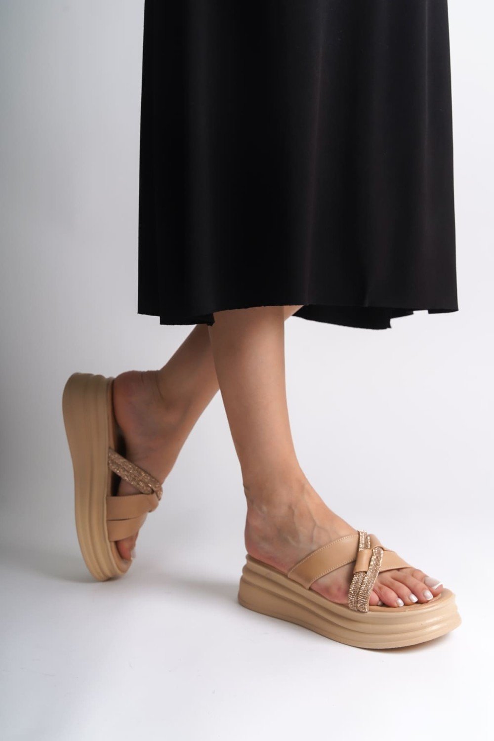 RUBY Düz Topuklu Taşlı Çapraz Şeritli Kalın ve Ortopedik Taban Kadın Terlik CTT - Ten RUBY Düz Topuklu Taşlı Çapraz Şeritli Kalın ve Ortopedik Taban Kadın Terlik CTT - Ten