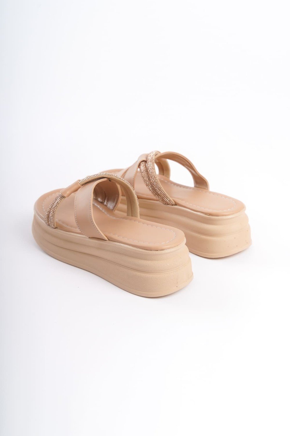 RUBY Düz Topuklu Taşlı Çapraz Şeritli Kalın ve Ortopedik Taban Kadın Terlik CTT - Ten RUBY Düz Topuklu Taşlı Çapraz Şeritli Kalın ve Ortopedik Taban Kadın Terlik CTT - Ten