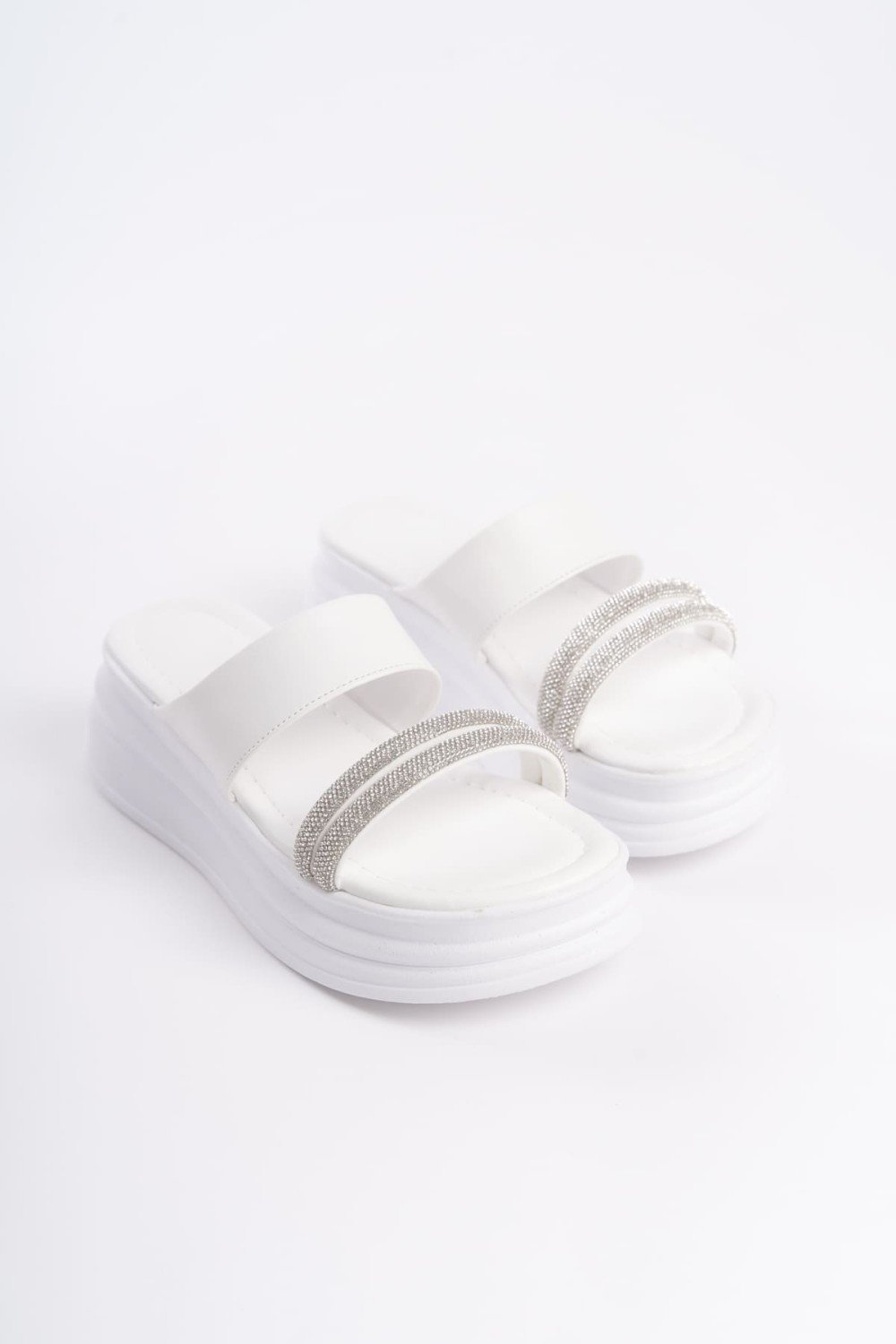 SARAH Düz Topuklu Taşlı Şeritli Kalın ve Ortopedik Taban Kadın Terlik CBT - Beyaz SARAH Düz Topuklu Taşlı Şeritli Kalın ve Ortopedik Taban Kadın Terlik CBT - Beyaz