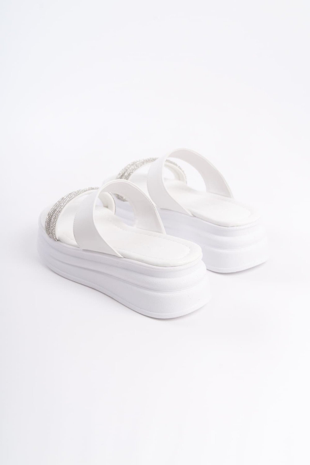 SARAH Düz Topuklu Taşlı Şeritli Kalın ve Ortopedik Taban Kadın Terlik CBT - Beyaz SARAH Düz Topuklu Taşlı Şeritli Kalın ve Ortopedik Taban Kadın Terlik CBT - Beyaz