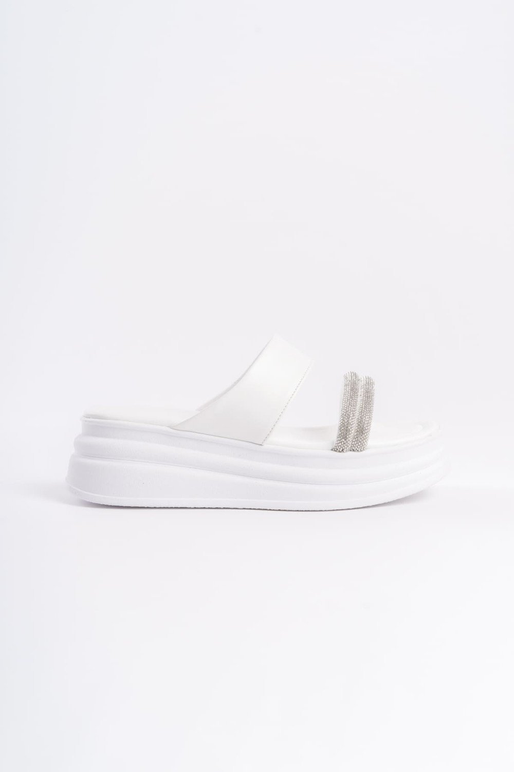 SARAH Düz Topuklu Taşlı Şeritli Kalın ve Ortopedik Taban Kadın Terlik CBT - Beyaz SARAH Düz Topuklu Taşlı Şeritli Kalın ve Ortopedik Taban Kadın Terlik CBT - Beyaz