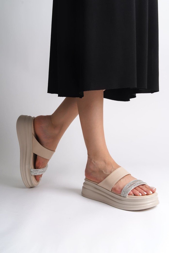 SARAH Düz Topuklu Taşlı Şeritli Kalın ve Ortopedik Taban Kadın Terlik  CKT - Krem