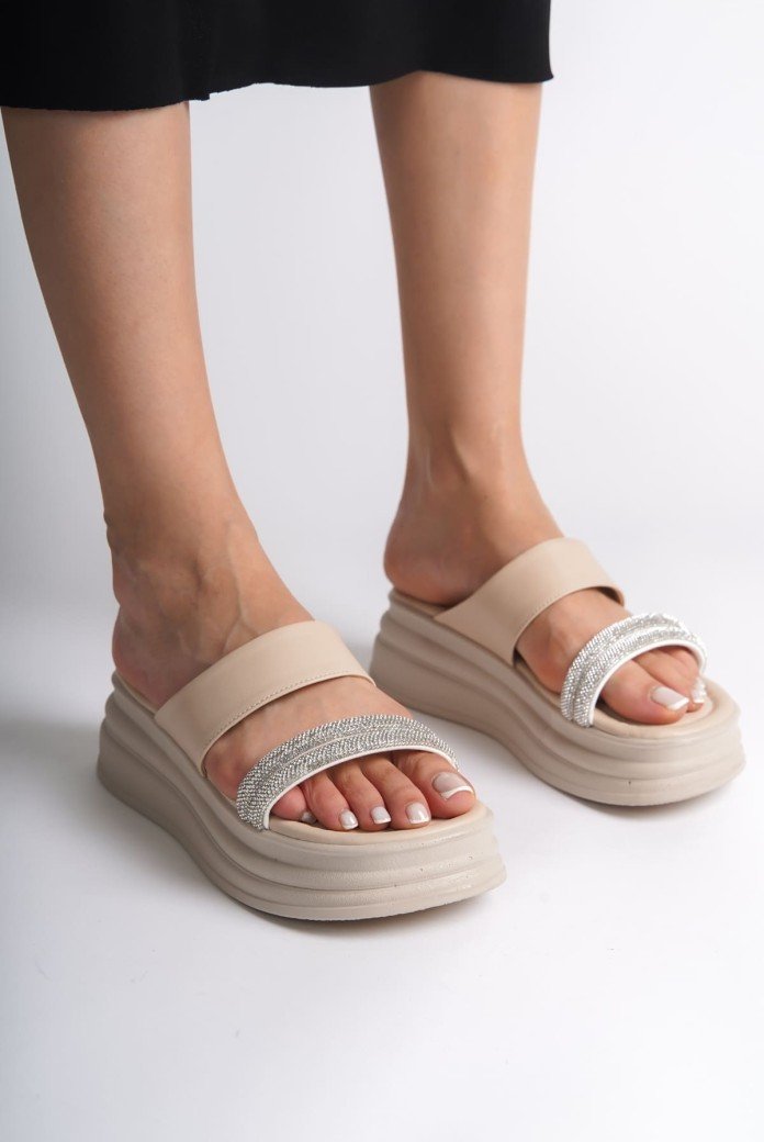 SARAH Düz Topuklu Taşlı Şeritli Kalın ve Ortopedik Taban Kadın Terlik  CKT - Krem