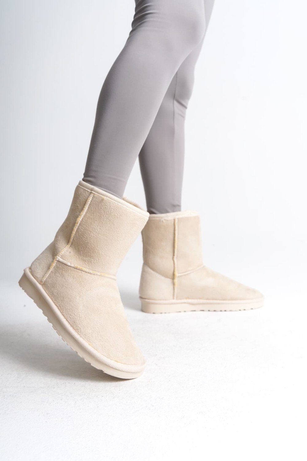 SELINA Bağcıksız Düz Taban İçi Kürklü Süet Kadın Bot SKT - Krem SELINA Bağcıksız Düz Taban İçi Kürklü Süet Kadın Bot SKT - Krem