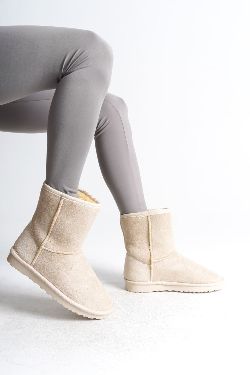 SELINA Bağcıksız Düz Taban İçi Kürklü Süet Kadın Bot SKT - Krem SELINA Bağcıksız Düz Taban İçi Kürklü Süet Kadın Bot SKT - Krem