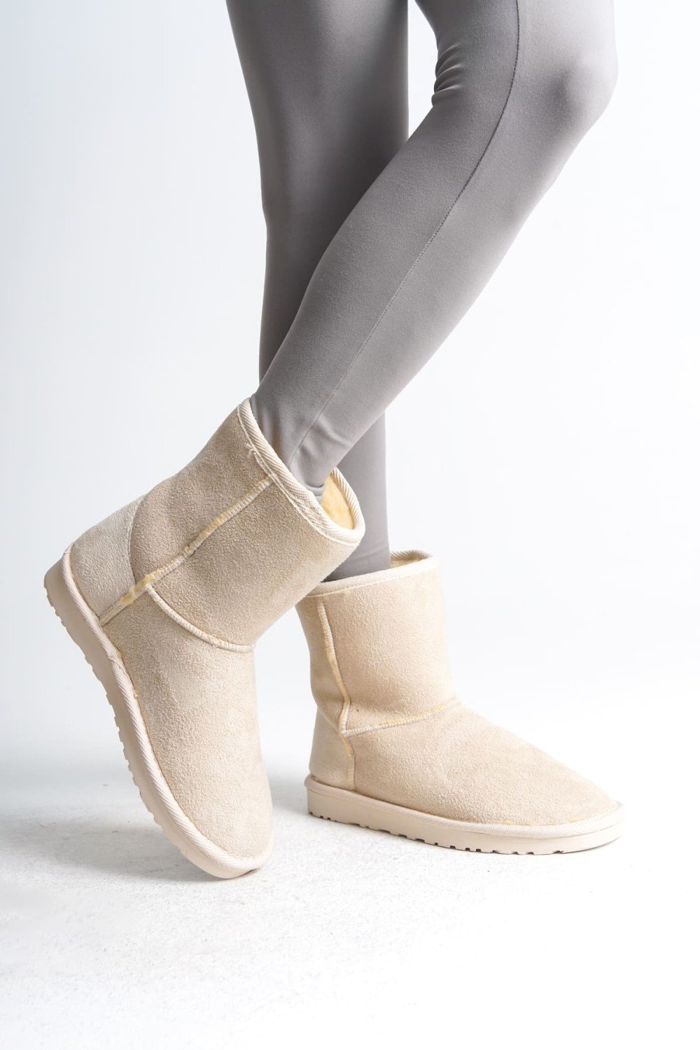 SELINA Bağcıksız Düz Taban İçi Kürklü Süet Kadın Bot SKT - Krem SELINA Bağcıksız Düz Taban İçi Kürklü Süet Kadın Bot SKT - Krem