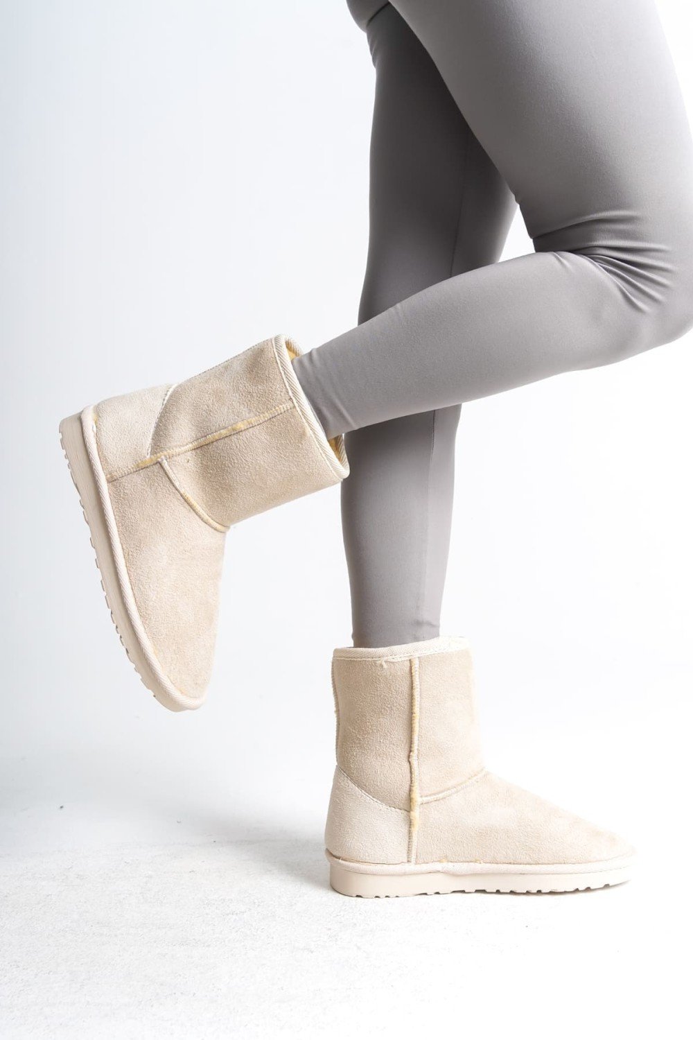 SELINA Bağcıksız Düz Taban İçi Kürklü Süet Kadın Bot SKT - Krem SELINA Bağcıksız Düz Taban İçi Kürklü Süet Kadın Bot SKT - Krem