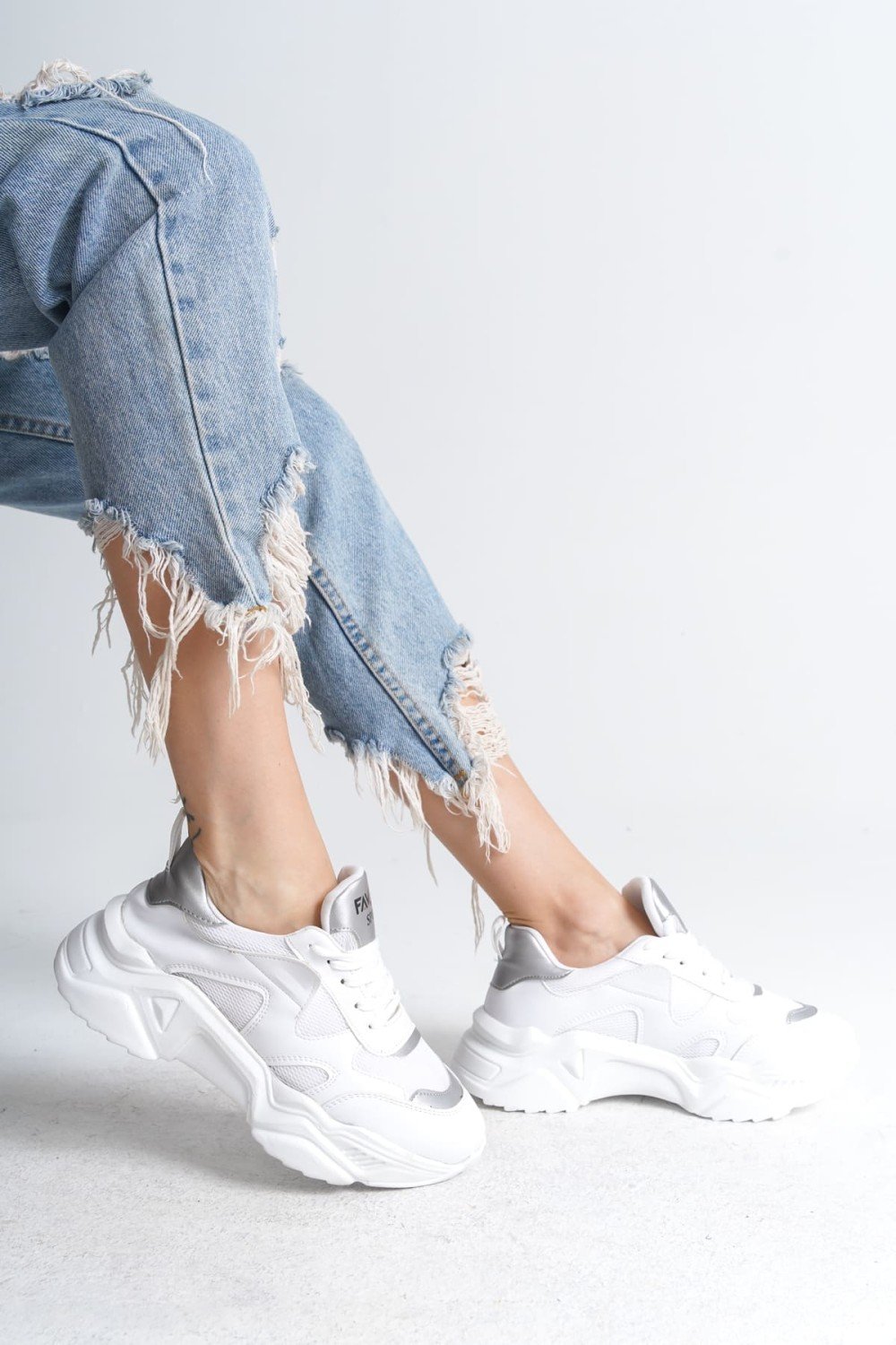 TOKYO Bağcıklı Ortopedik Taban Triko Detaylı Kadın Spor Ayakkabı TBT - Beyaz/Gri TOKYO Bağcıklı Ortopedik Taban Triko Detaylı Kadın Spor Ayakkabı TBT - Beyaz/Gri