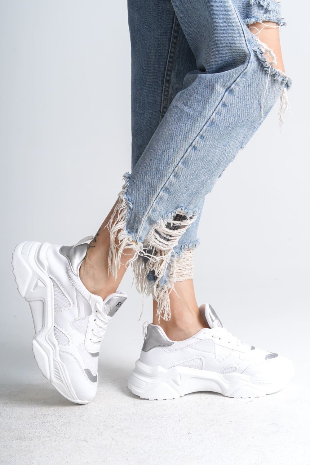 TOKYO Bağcıklı Ortopedik Taban Triko Detaylı Kadın Spor Ayakkabı TBT - Beyaz/Gri TOKYO Bağcıklı Ortopedik Taban Triko Detaylı Kadın Spor Ayakkabı TBT - Beyaz/Gri