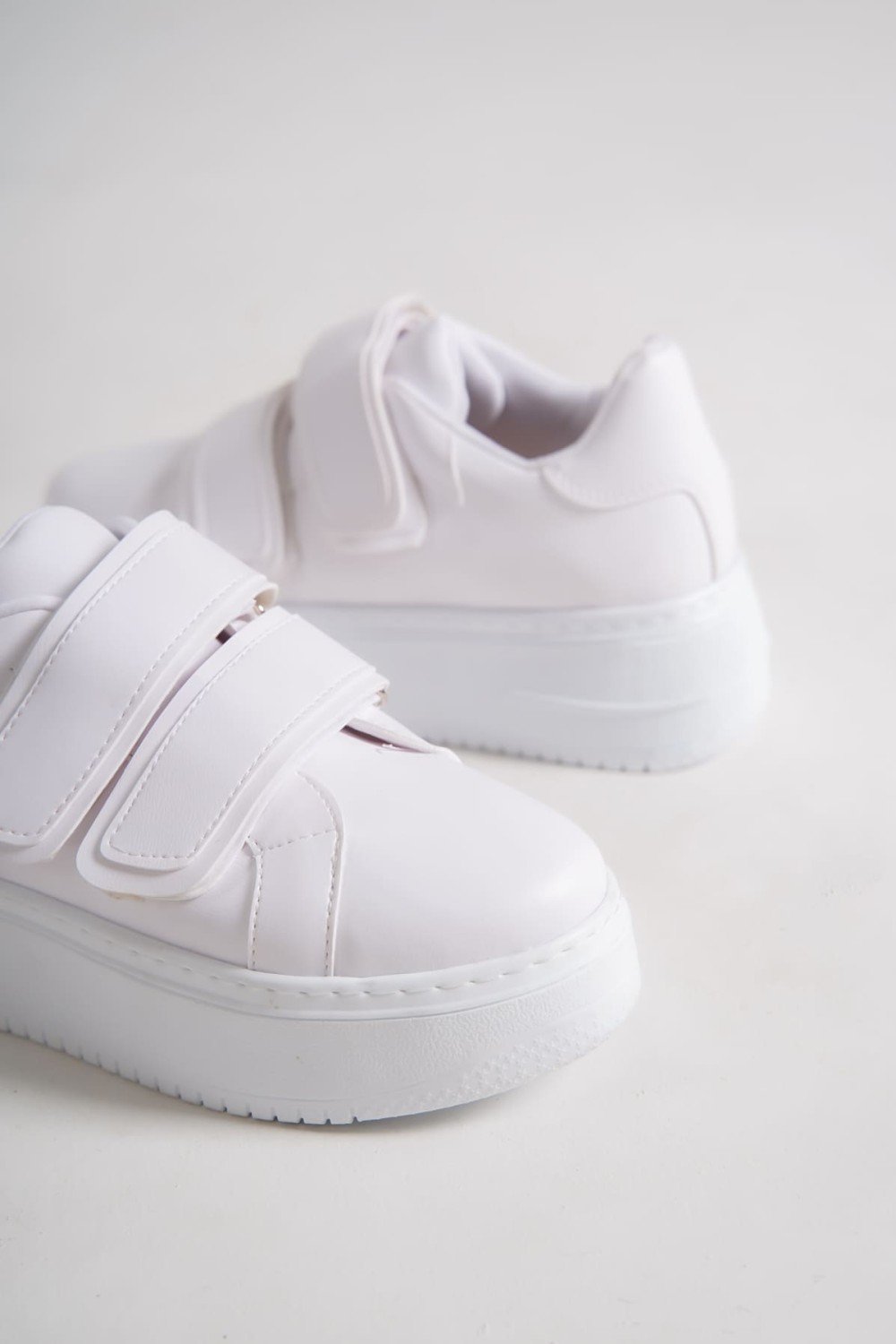 VALENCIA Bağcıksız Cırt Cırtlı Ortopedik Taban Kadın Sneaker Spor Ayakkabı CBT - Beyaz VALENCIA Bağcıksız Cırt Cırtlı Ortopedik Taban Kadın Sneaker Spor Ayakkabı CBT - Beyaz