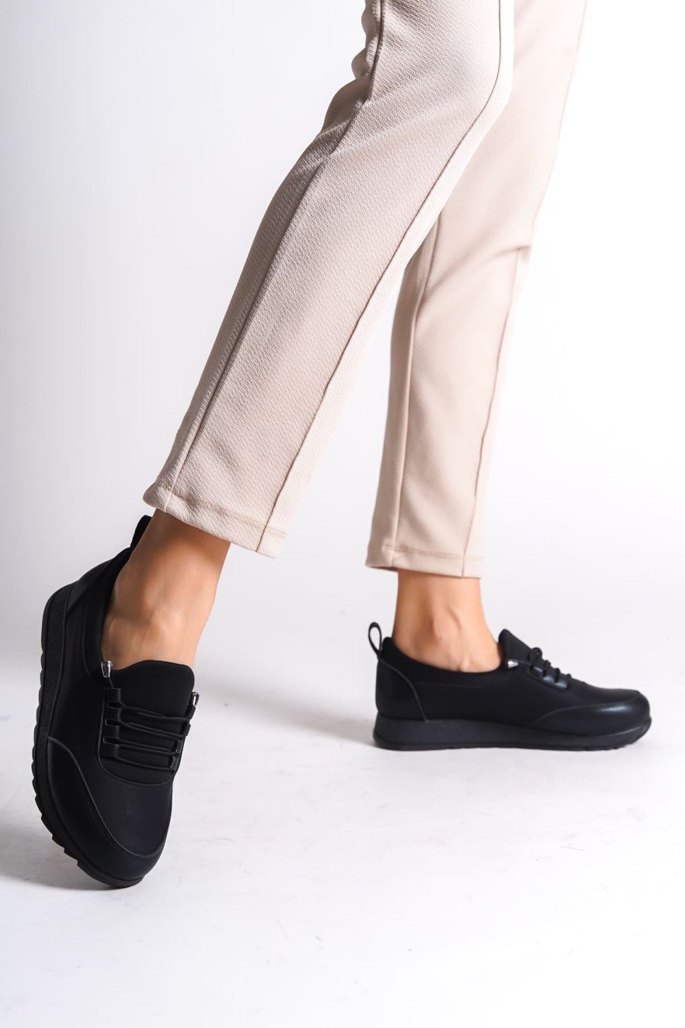 VIOLET Bağcıklı Lastikli Ortopedik Rahat Taban Cilt Detaylı Klasik Kadın Babet Anne Ayakkabısı CST - Siyah VIOLET Bağcıklı Lastikli Ortopedik Rahat Taban Cilt Detaylı Klasik Kadın Babet Anne Ayakkabısı CST - Siyah