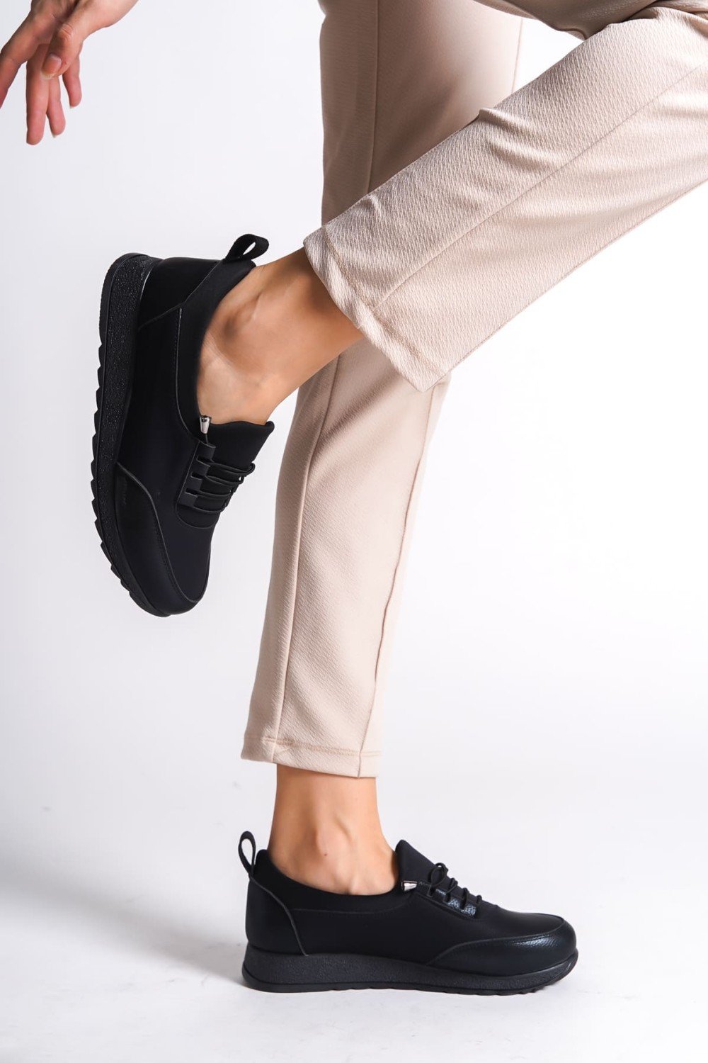 VIOLET Bağcıklı Lastikli Ortopedik Rahat Taban Cilt Detaylı Klasik Kadın Babet Anne Ayakkabısı CST - Siyah VIOLET Bağcıklı Lastikli Ortopedik Rahat Taban Cilt Detaylı Klasik Kadın Babet Anne Ayakkabısı CST - Siyah