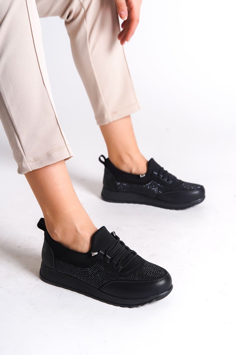 VIOLET Bağcıklı Lastikli Ortopedik Rahat Taban Taş Detaylı Klasik Kadın Babet Anne Ayakkabısı CST - Siyah VIOLET Bağcıklı Lastikli Ortopedik Rahat Taban Taş Detaylı Klasik Kadın Babet Anne Ayakkabısı CST - Siyah