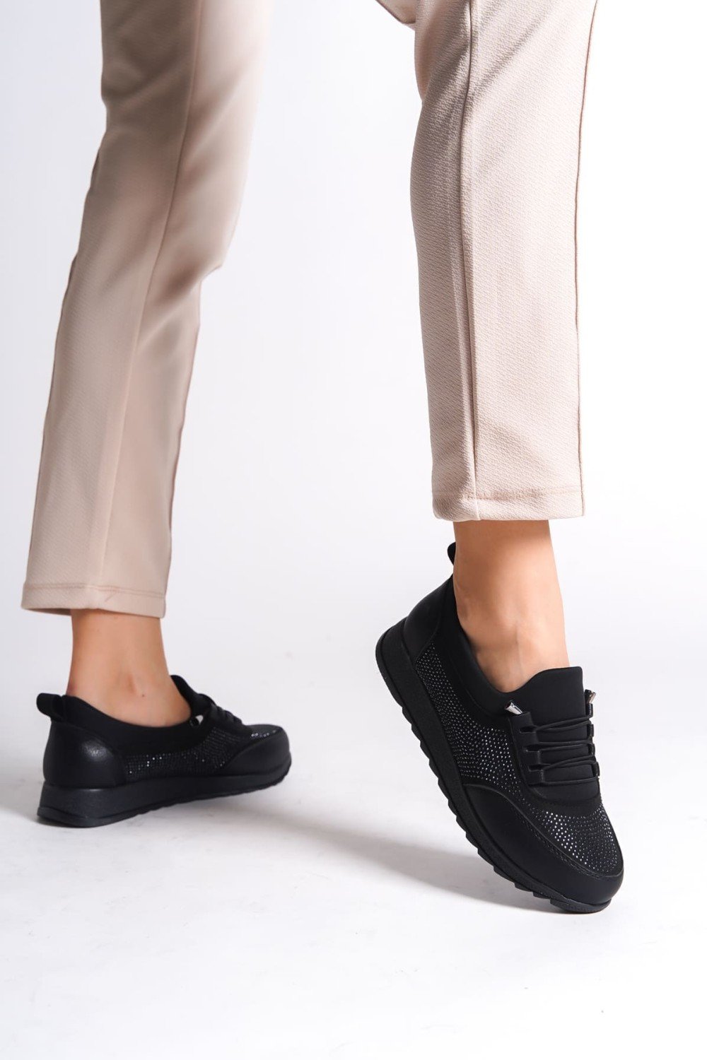 VIOLET Bağcıklı Lastikli Ortopedik Rahat Taban Taş Detaylı Klasik Kadın Babet Anne Ayakkabısı CST - Siyah VIOLET Bağcıklı Lastikli Ortopedik Rahat Taban Taş Detaylı Klasik Kadın Babet Anne Ayakkabısı CST - Siyah