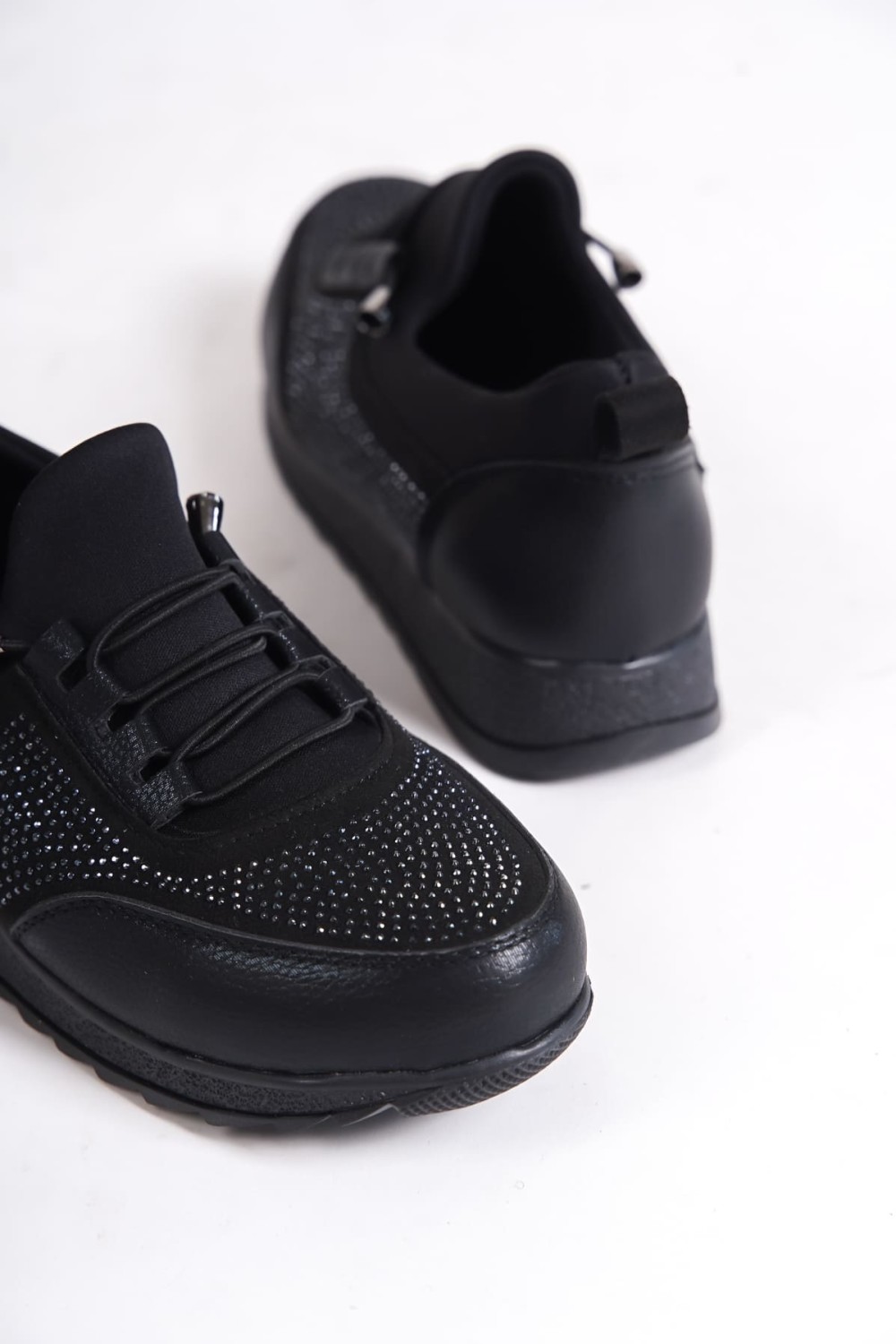 VIOLET Bağcıklı Lastikli Ortopedik Rahat Taban Taş Detaylı Klasik Kadın Babet Anne Ayakkabısı CST - Siyah VIOLET Bağcıklı Lastikli Ortopedik Rahat Taban Taş Detaylı Klasik Kadın Babet Anne Ayakkabısı CST - Siyah