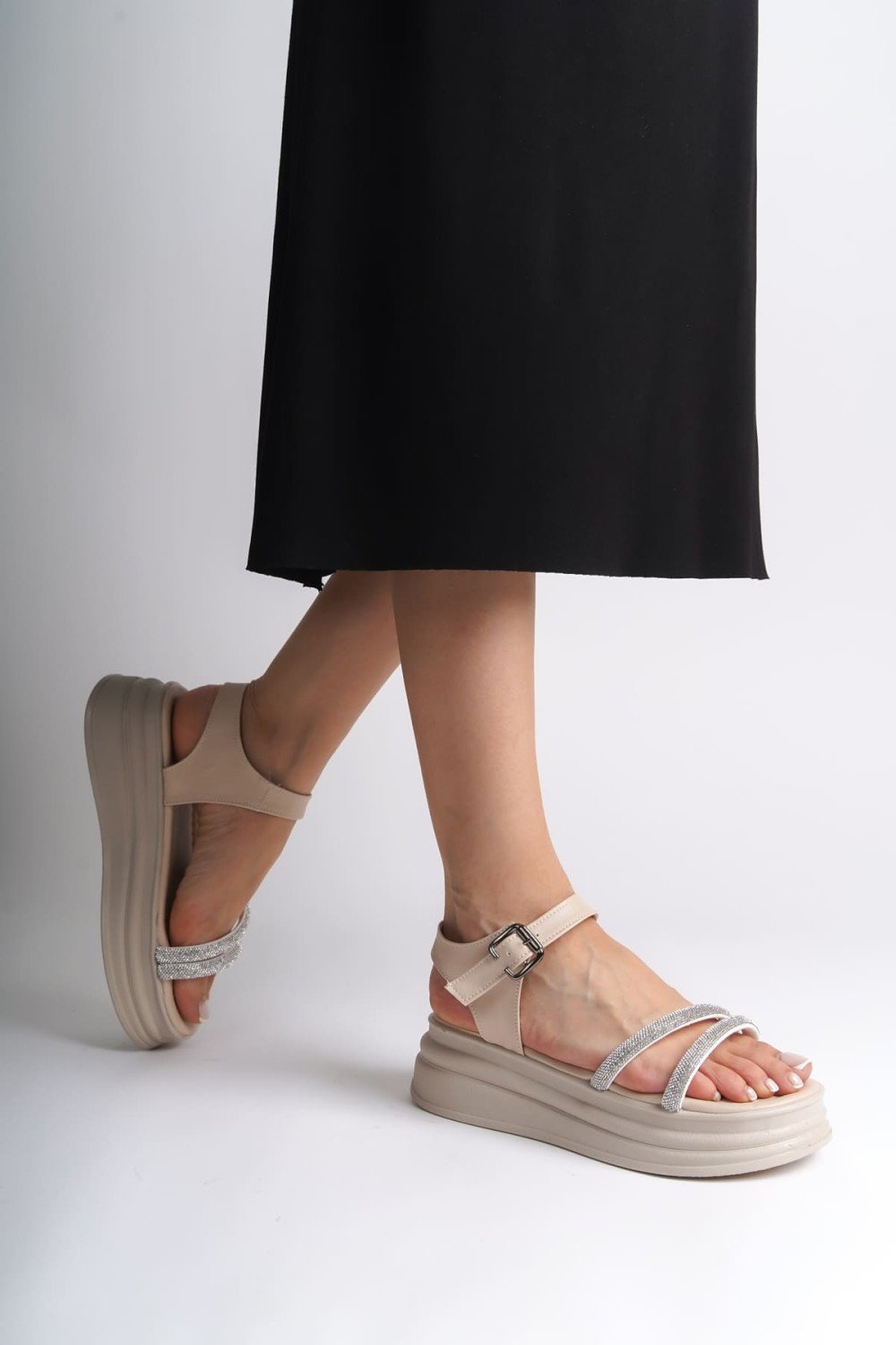 ZLOHE Kalın Tokalı Taşlı Şeritli Ortopedik Taban Kadın Sandalet CKT - Krem ZLOHE Kalın Tokalı Taşlı Şeritli Ortopedik Taban Kadın Sandalet CKT - Krem