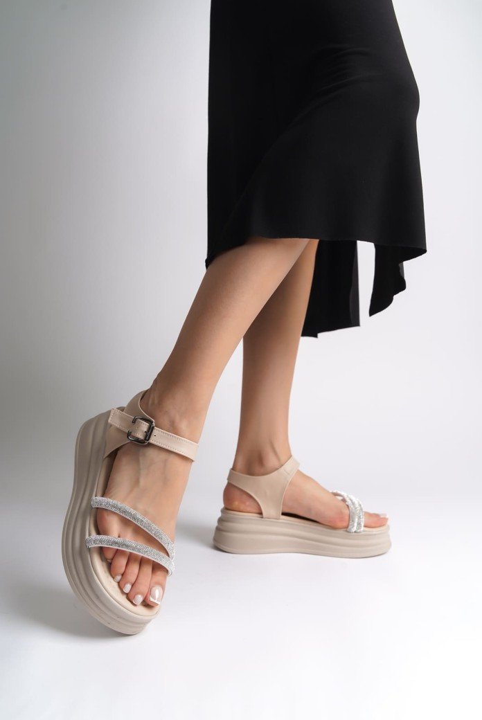 ZLOHE Kalın Tokalı Taşlı Şeritli Ortopedik Taban Kadın Sandalet  CKT - Krem