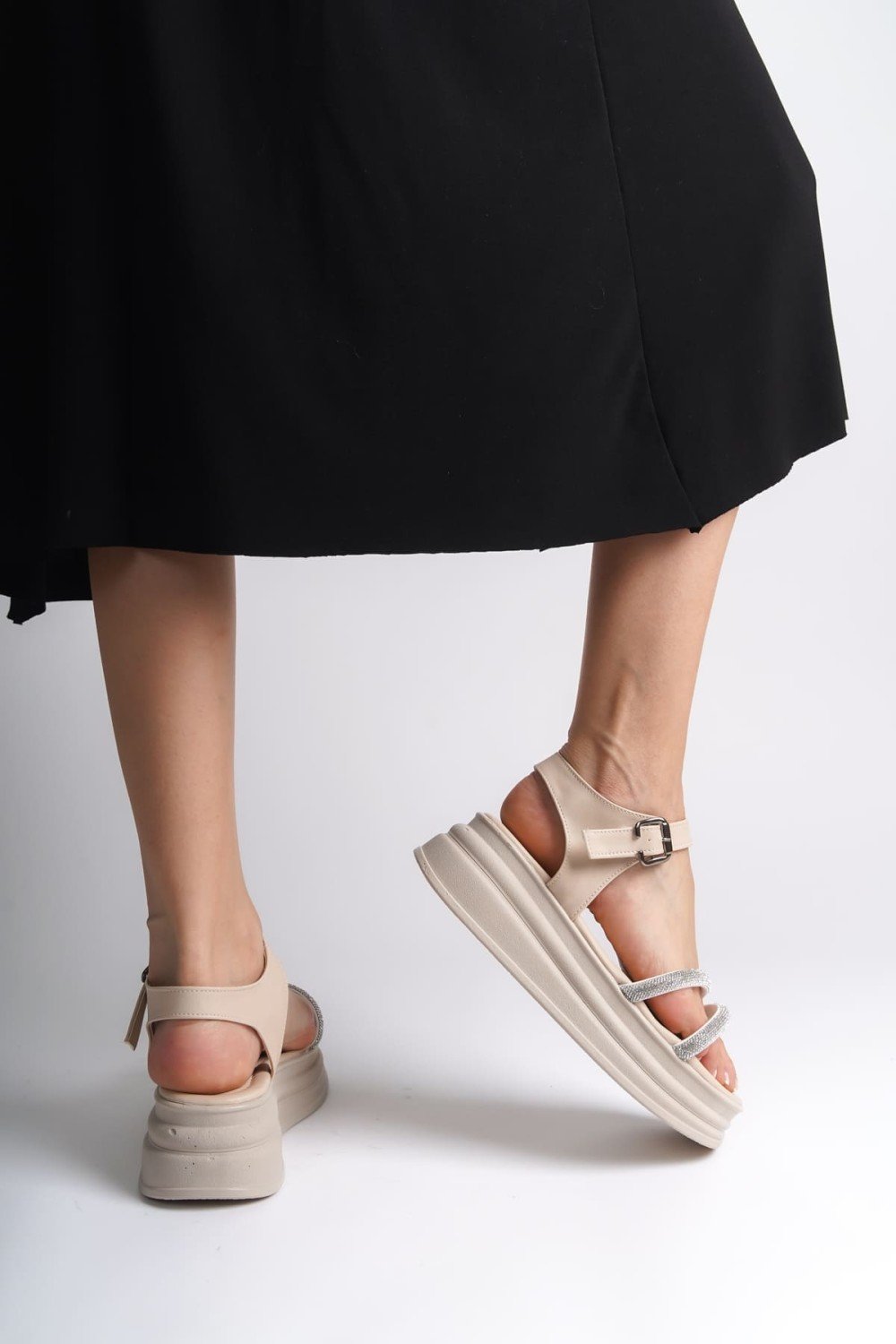 ZLOHE Kalın Tokalı Taşlı Şeritli Ortopedik Taban Kadın Sandalet CKT - Krem ZLOHE Kalın Tokalı Taşlı Şeritli Ortopedik Taban Kadın Sandalet CKT - Krem