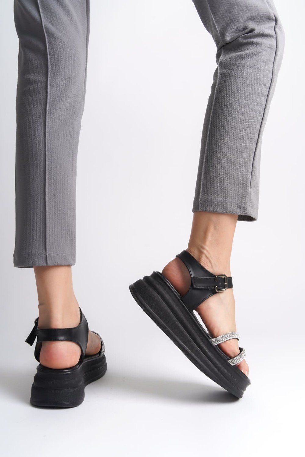 ZLOHE Kalın Tokalı Taşlı Şeritli Ortopedik Taban Kadın Sandalet CST - Siyah ZLOHE Kalın Tokalı Taşlı Şeritli Ortopedik Taban Kadın Sandalet CST - Siyah