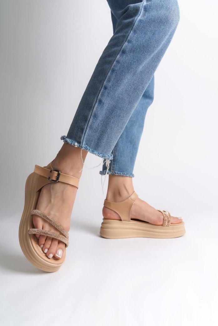 ZLOHE Kalın Tokalı Taşlı Şeritli Ortopedik Taban Kadın Sandalet CTT - Ten