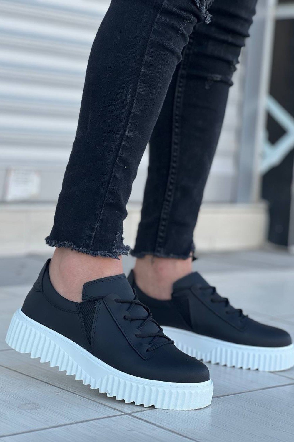 KB-X502  Kuback Siyah Cilt Yüksek Beyaz Taban Bağcık Detaylı Lastikli Günlük Erkek Ayakkabı