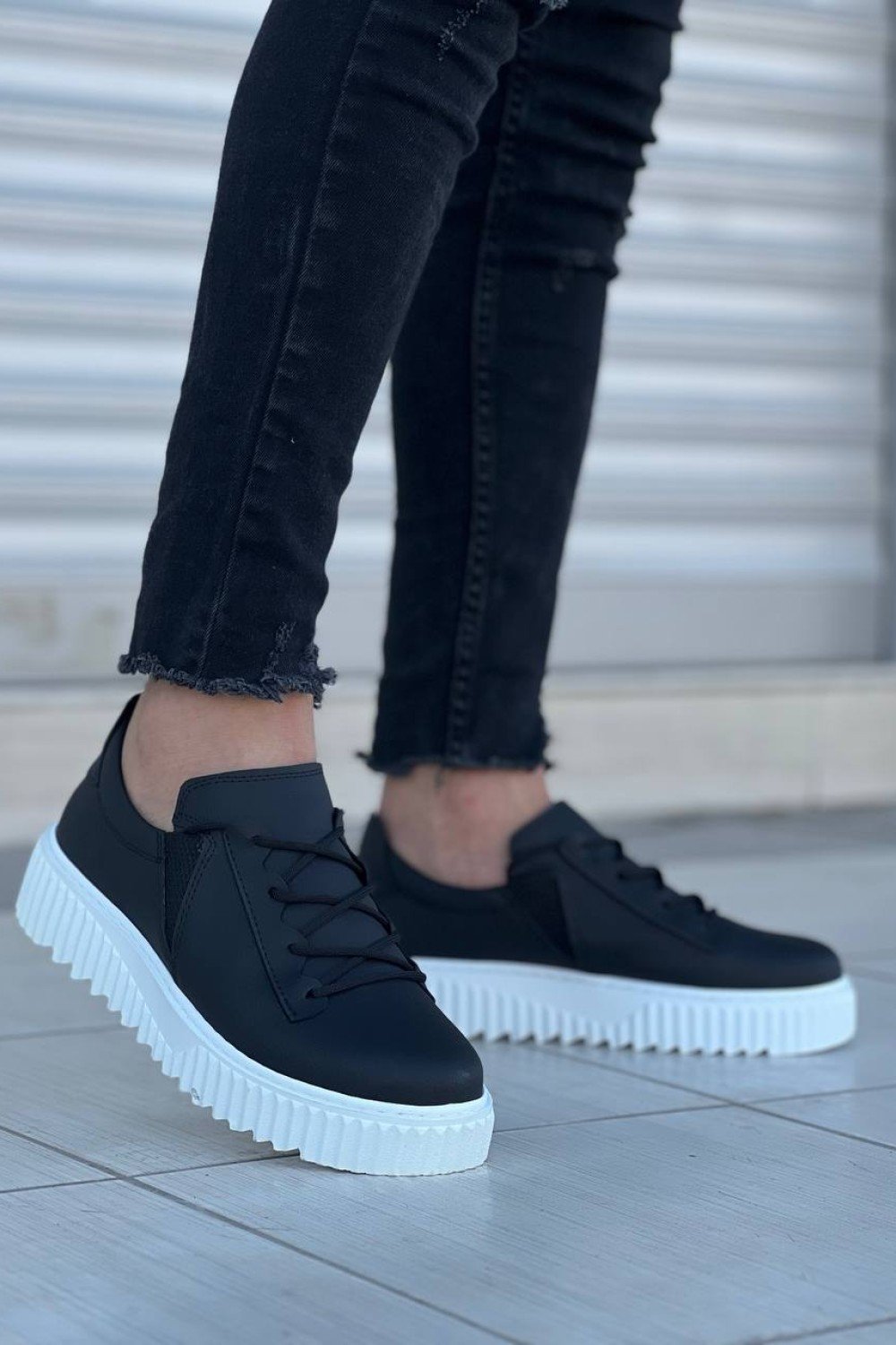 KB-X502  Kuback Siyah Cilt Yüksek Beyaz Taban Bağcık Detaylı Lastikli Günlük Erkek Ayakkabı